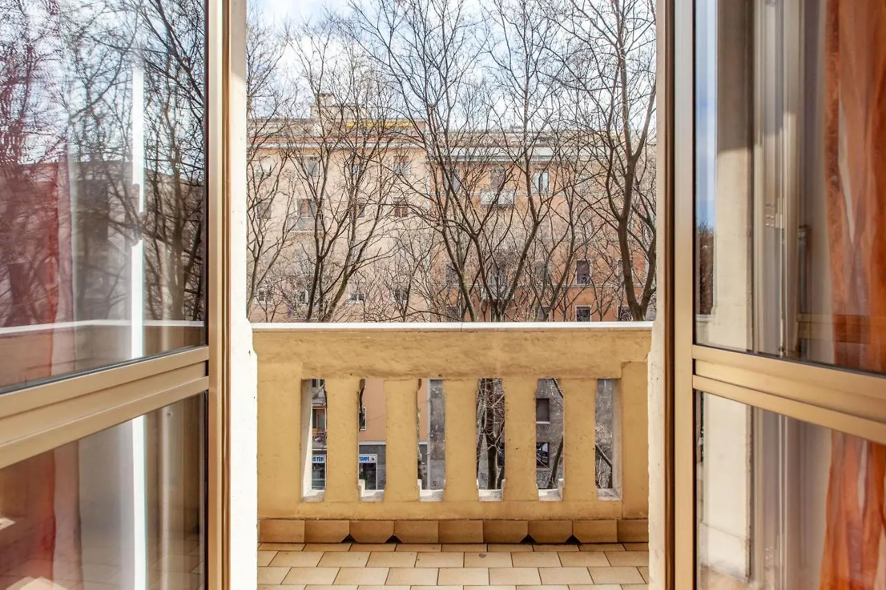 Easylife - Accogliente Residenza Con Balconcino contacts